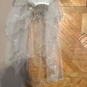 Elegant White Lace Veil